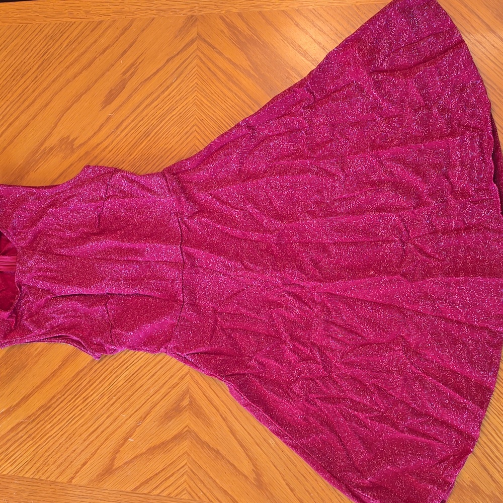 Women's sleeveless cocktail dress. Burgundy